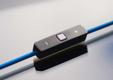 BlueAnt-Embrace-integrated-control-cord
