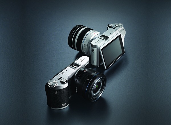 Samsung NX300 3D capable mirrorless smartcamera and F1.8 2D/3D lens Samsung NX300 3D capable mirrorless SmartCamera and F1.8 2D/3D lens