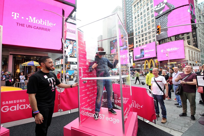 Perez-Hilton-stops-by-T-Mobile-Times-Square