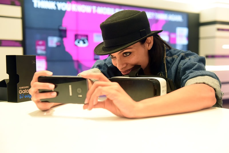 Rosario-Dawson-stops-by-T-Mobile-Times-Square