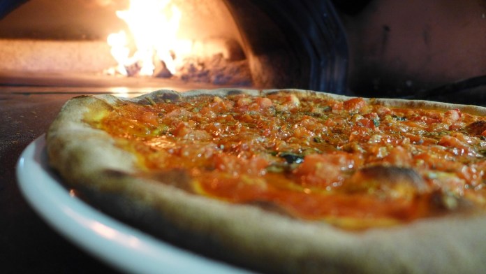 holiday gift idea: pizza stone